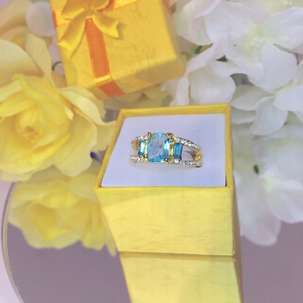 Gorgeous 14kt Gold plated Aquamarine & Rhinestone Ring Size 6 New in Box